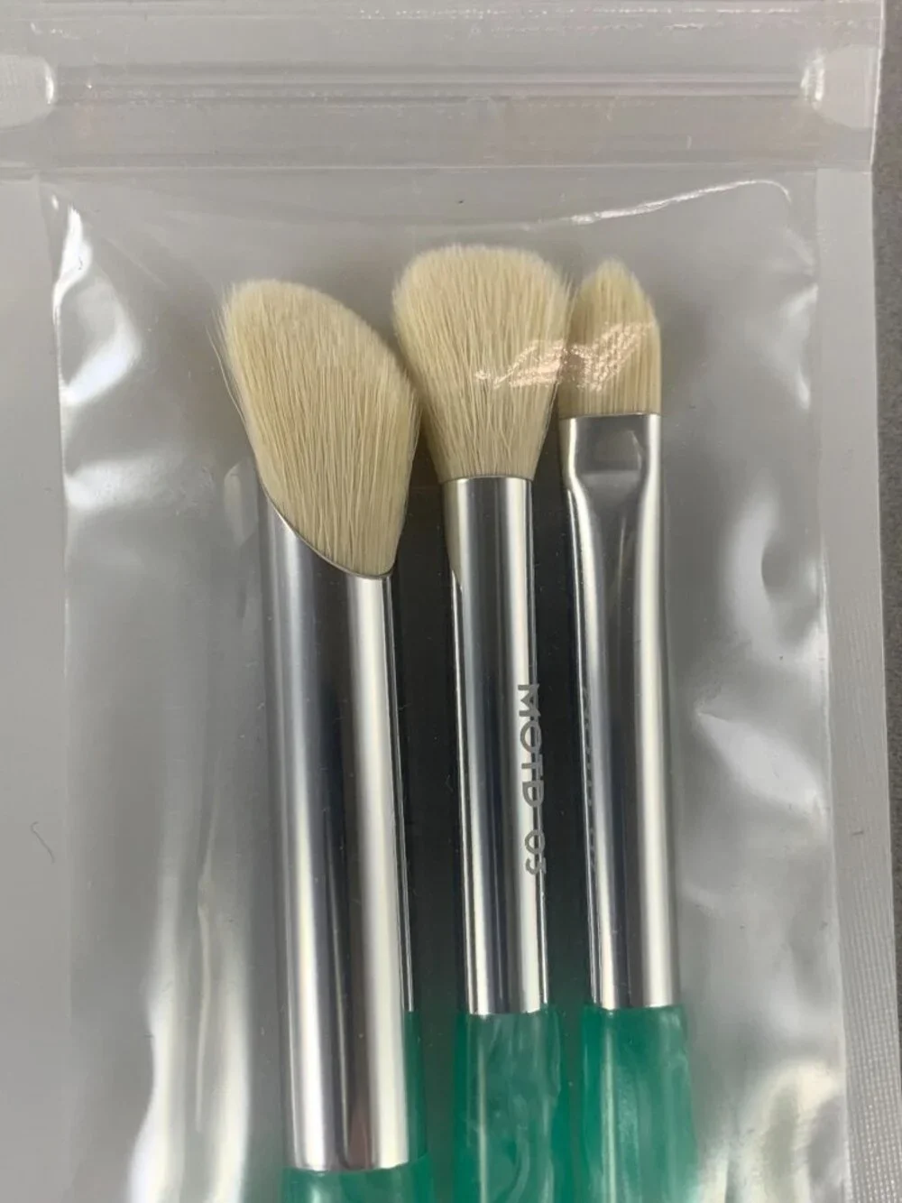MOTD Cosmetics Makeup Brush 3-Piece Set Aqua Handles BONUS Yellow Wave Pouch
